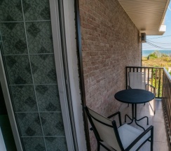 21 - Двухместный номер с балконом и боковым видом на море в Азов Инн