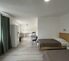 Номер стандарт семейный с 2 односпальными и 1 двуспальной кроватью в Домино