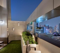 Двухместный люкс с террасой двуспальная кровать в DoubleTree by Hilton Bangkok Ploenchit