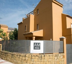 Вилла с 5 комнатами с видом на море в Villas Av Los Altos De Marbella