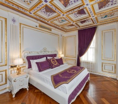 Двухместный люкс Mansion Premium с видом на море двуспальная кровать в Отель Seven Hills Palace