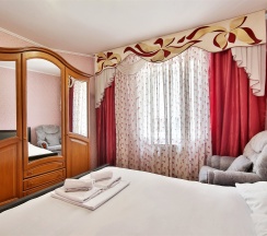 Семейный двухкомнатный номер с балконом в Черномор