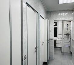 Кровать в женском номере c 5 двухъярусными кроватями (удобства на этаже) в Темпер прайд