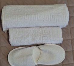 УЮТНЫЙ 11 ТРЕХМЕСТНЫЙ НОМЕР С ДВУСПАЛЬНОЙ КРОВАТЬЮ, ОДНОМЕСТНЫМ ДИВАН НА 3 ЭТАЖЕ в Цитрус