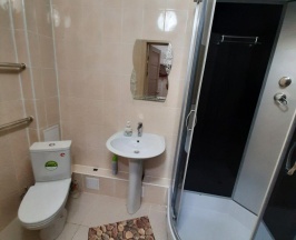 Кровать в 3-местном общем номере в Кызыл Яр