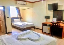 Трёхместный номер Deluxe в Golden Bee PhiPhi Hostel