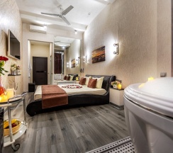 Двухместный номер Wedding Comfort with Jacuzzi двуспальная кровать в Алекс