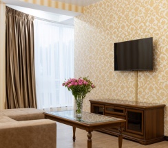 Люкс двухкомнатный без балкона в Golden House