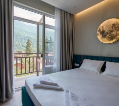 Апартаменты повышенной комфортности с 2 балконами и видом на горы в Alba inn apartments