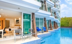 Двухместный номер Pool Access Superior двуспальная кровать в The Beachfront Hotel Phuket