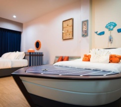Трёхместный номер Executive в The Iconic Hotel
