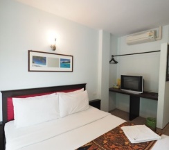 Двухместный номер Deluxe с балконом двуспальная кровать в Andaman Legacy Guest House