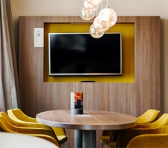 Номер Privilege Suite c большой двуспальной кроватью в МЕРКЮР ТЮМЕНЬ ЦЕНТР