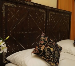 Двухместный номер Superior с видом на сад двуспальная кровать в Hotel Villa Oriental & Restaurant
