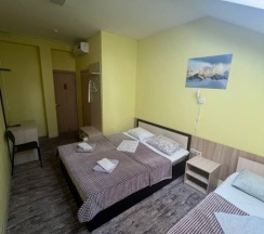 Стандартный трехместный номер в Янрус