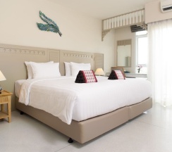 Люкс с 2 комнатами с балконом в Panphuree Residence