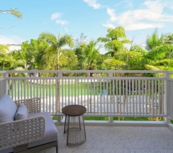 Двухместный номер Premium Deluxe с видом на бассейн двуспальная кровать в Centara Karon Resort Phuket
