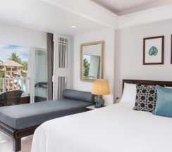 Двухместный номер Deluxe Terrace с балконом и с видом на бассейн двуспальная кровать в Thavorn Palm Beach Resort Phuket