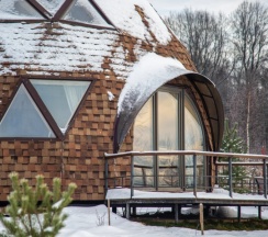Купольный коттедж-сфера с двумя спальнями и камином №12 в Караван