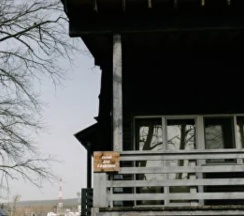 Синий дом c камином на 6-8 спальных мест в Шведские дачи