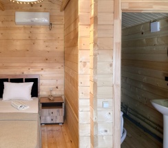 Трёхместный номер Economy с балконом и с красивым видом из окна в Holiday park