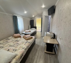 Трёхместный номер Standard с балконом в Ruzanna inn