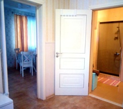 Коттедж с красивым видом из окна в Корница