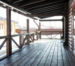 Коттедж с балконом в Подстепки house