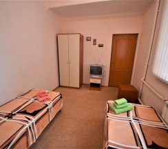 2-комнатная комната стандарт с 2 односпальными и 1 двуспальной кроватью в Минск