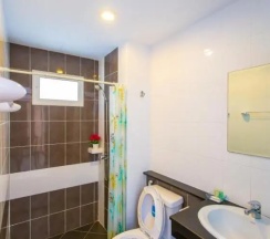 Двухместный номер с балконом двуспальная кровать в Nouveau Guesthouse