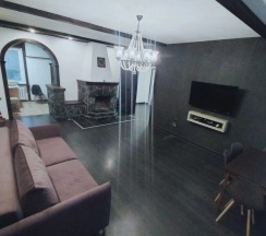 Апартаменты с 3 комнатами в Частный дом Хмелевского