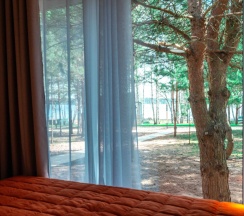 Четырёхместное шале с 2 комнатами с красивым видом из окна в Топорок