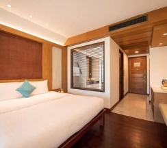 Номер Deluxe с балконом и с видом на бассейн в Tup Kaek Sunset Beach Resort