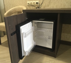 Номер двухкомнатный с одной большой кроватью и диваном в Коsмоs