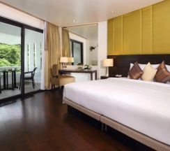 Люкс с террасой с 2 комнатами с видом на океан в Le Meridien Phuket Beach Resort