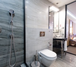 Двухместный номер Superior с красивым видом из окна двуспальная кровать в Reikartz Sky Алматы