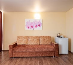 Полулюкс на троих-четверых гостей с балконом и видом во двор (в корпусе Б) в Оптимист