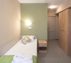 Санаторий - стандартный одноместный номер в Полисть