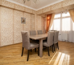 Люкс 3-х комнатный с кухней и балконом 4-х местный в Жемчуг