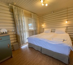 Двухместный коттедж двуспальная кровать в Хвалынь