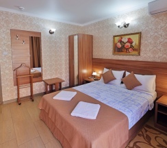 Двухместный номер с балконом в Лорис