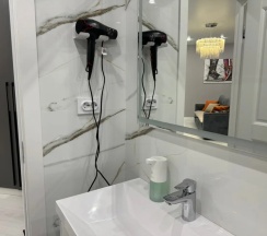 Двухместные апартаменты с 2 комнатами с красивым видом из окна (двуспальная кровать) в Квартира на улице Пархоменко 2