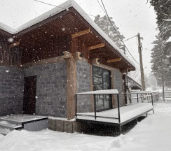 гнѣздо дизайнерский дом с камином и 2 спальнями в Cabin shale
