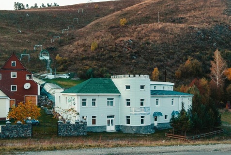 Ая: Турбаза Гора Весёлая