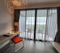 Двухместный номер Deluxe с видом на море двуспальная кровать в The Yama Hotel Phuket