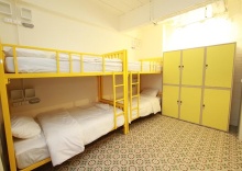 Кровать в общем номере в Sino Hostel Kata