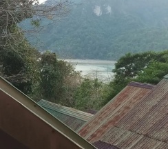 Двухместное бунгало с балконом (2 отдельные кровати) в Phi Phi Jungle Hill Bungalow