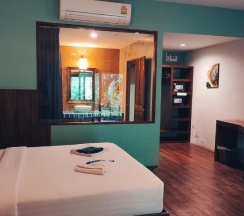 Двухместный номер Standard с видом на бассейн двуспальная кровать в Foresto Sukhothai Guesthome
