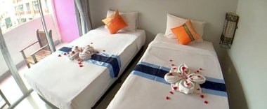 Двухместный номер Deluxe с балконом 2 отдельные кровати в The Room Patong Hotel