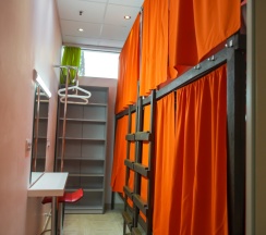Женский четырехместный номер (Нижнее) в Sunny Sochi Hostel